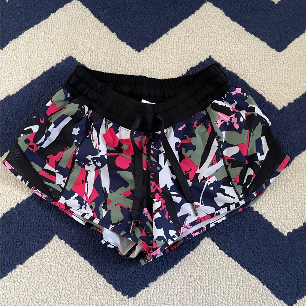 Lululemon shorts geometric pattern size 4, short